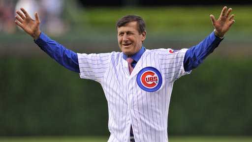 Craig Sager throws out the first pitch at a Chicago Cubs game in 2016.