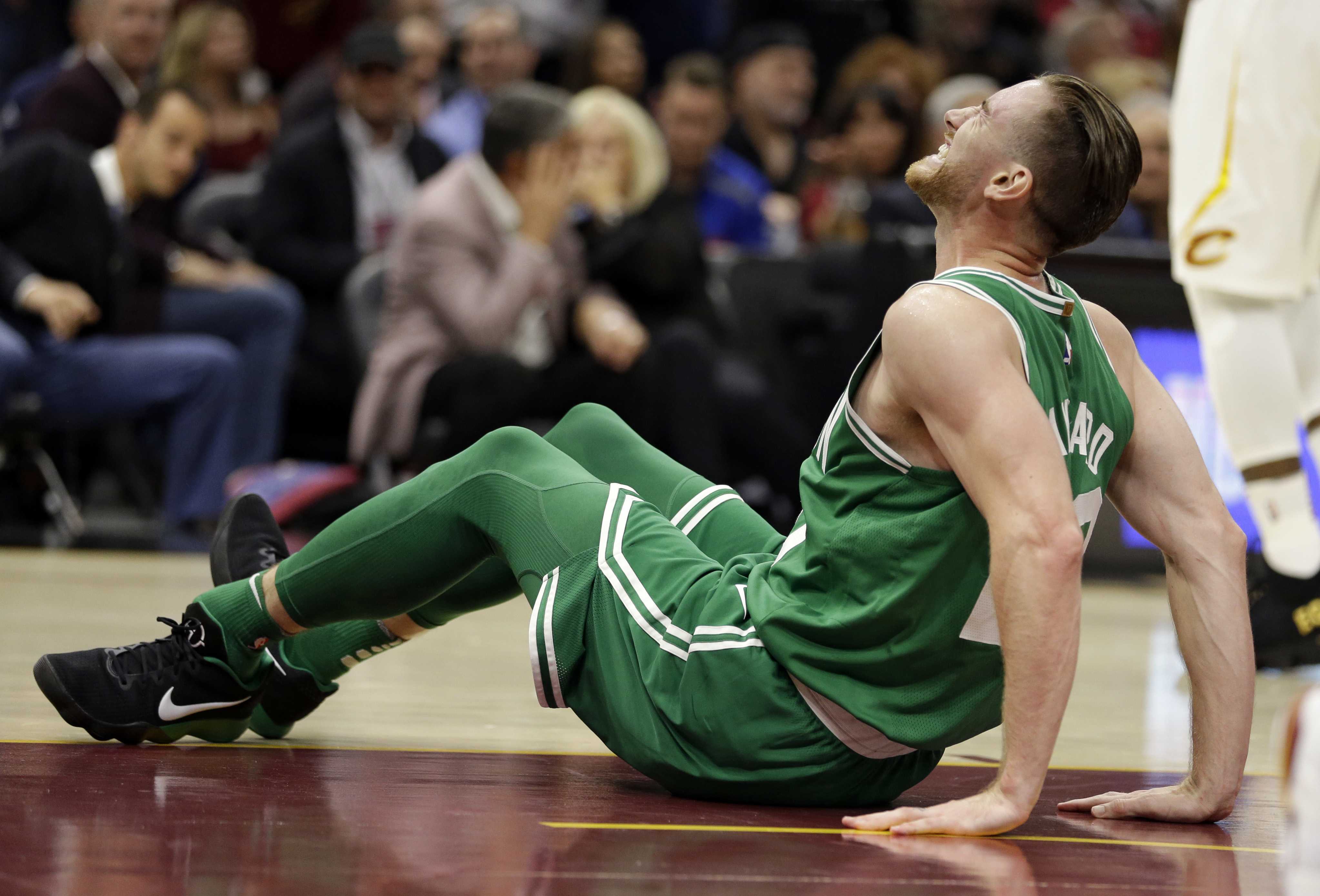 Isaiah Thomas visits Gordon Hayward after gruesome injury, reports say