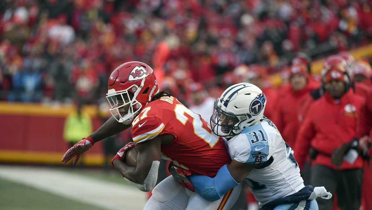 Titans rally from 21-3 hole, beat Chiefs 22-21 in playoffs