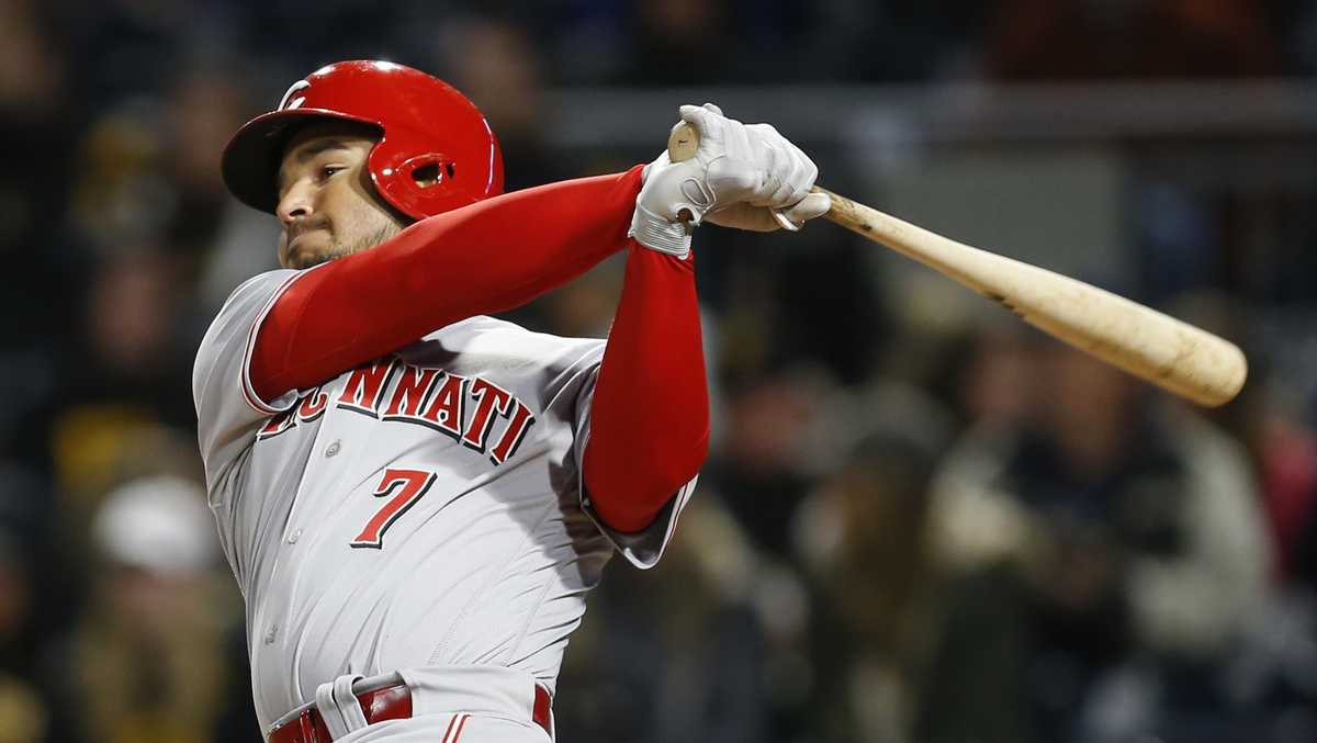 Reds third baseman Eugenio Suarez breaks right thumb in game against ...