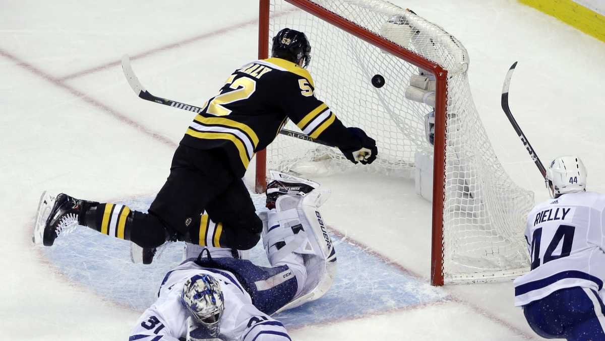 Bruins Beat Maple Leafs 5 1 In Opener Of Playoff Series