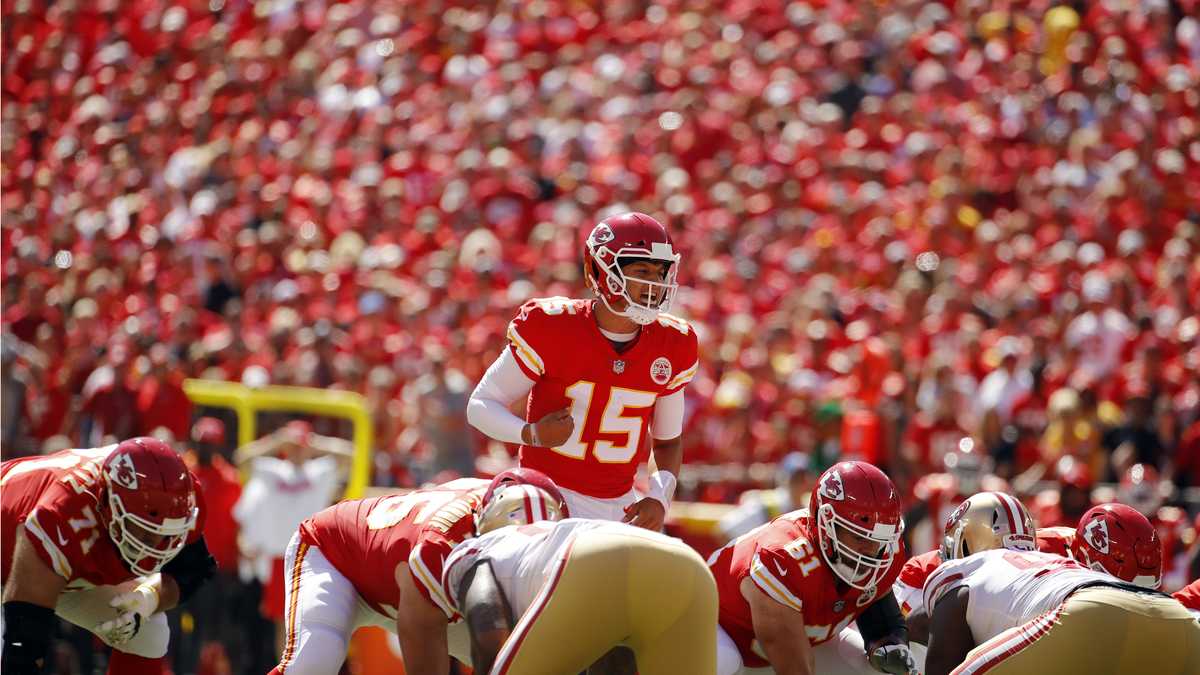 Mahomes throws 3 TD passes as Chiefs beat 49ers, 3827