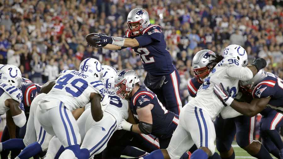 New England Patriots TOM BRADY throws TD pass to James White