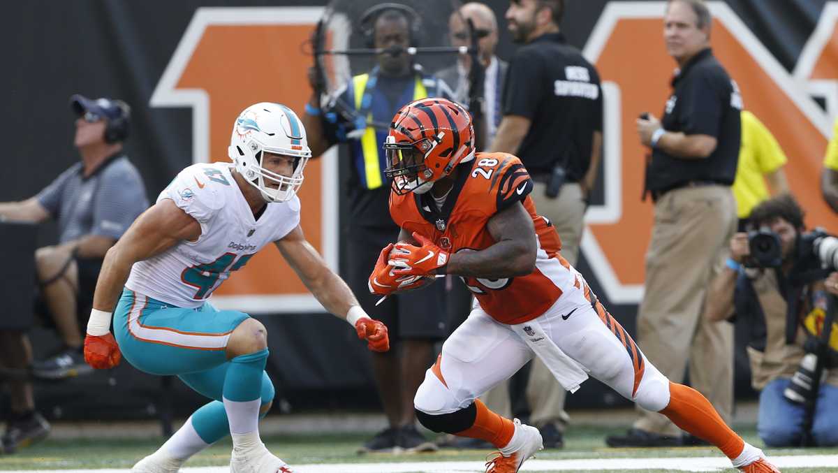 Bengals score 27 straight points for 2717 win over Dolphins