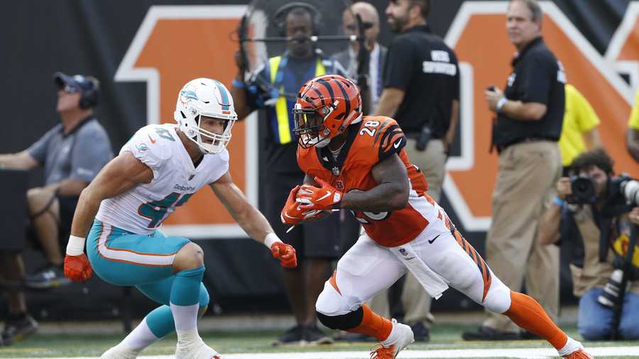 Bengals score 27 straight points for 27-17 win over Dolphins