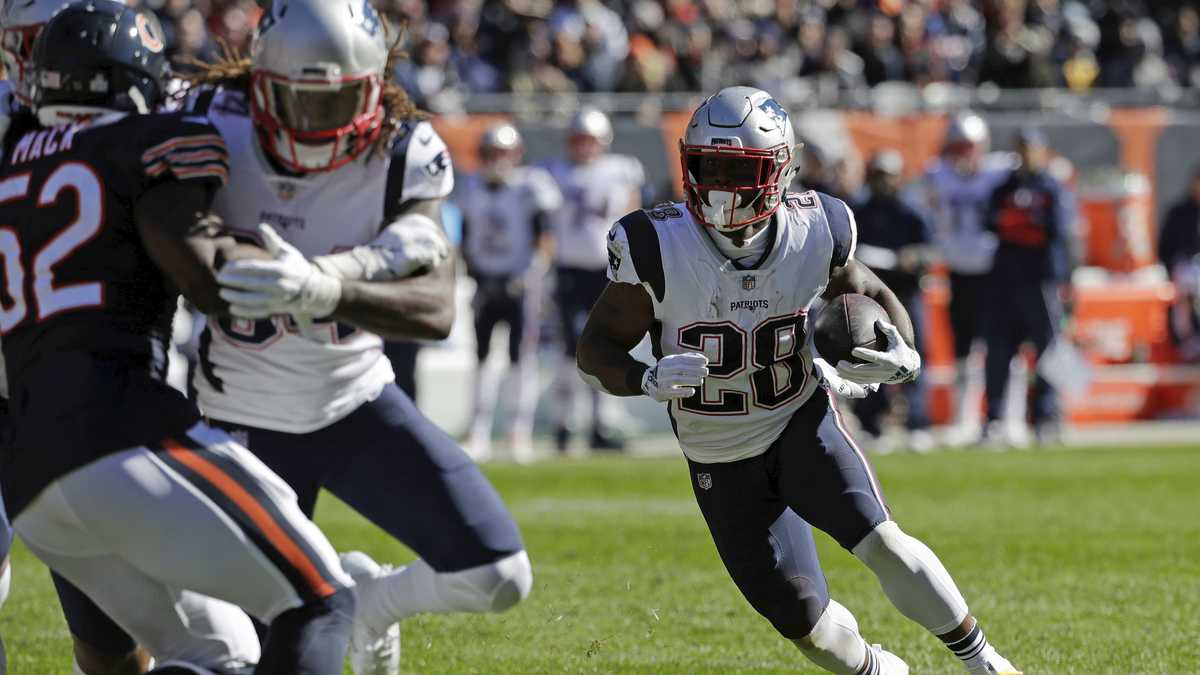 New England Patriots TOM BRADY throws TD pass to James White