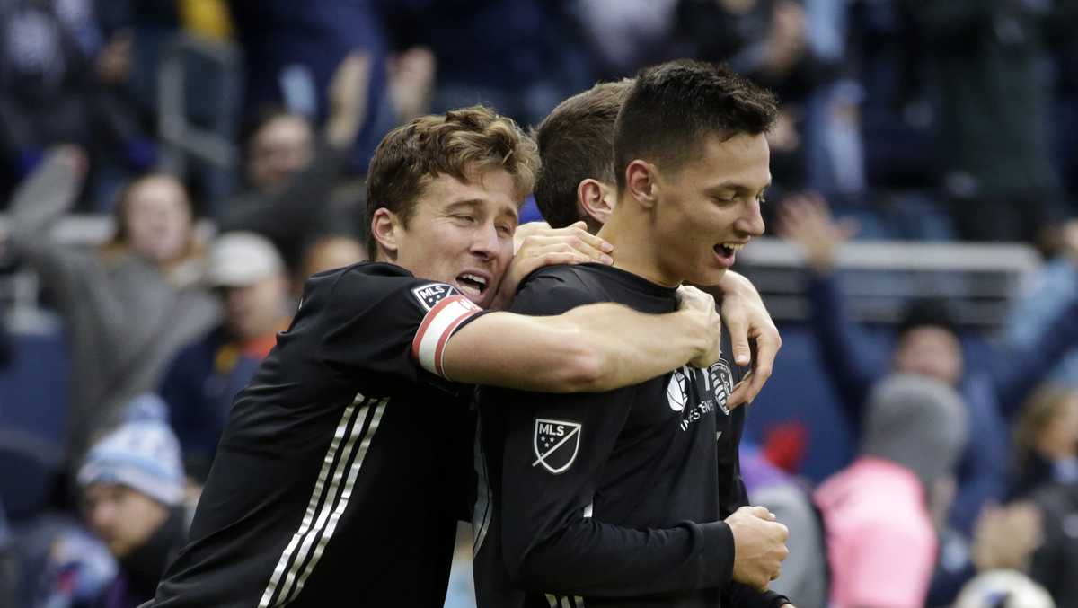 Sporting KC advances to face Portland in conference finals