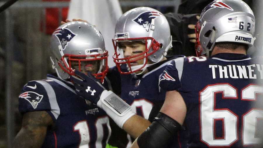 Tom Brady ties NFL all-time record as Patriots sink Vikings