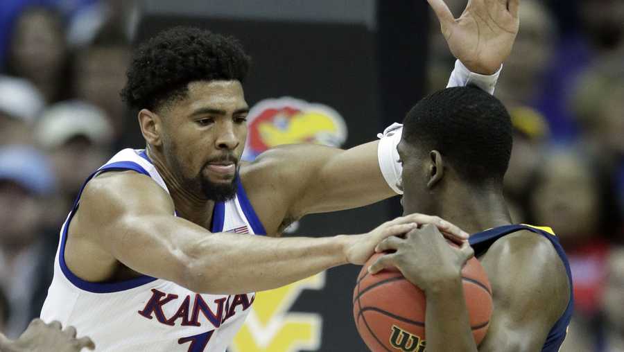 Kansas forward Dedric Lawson (1) covered West Virginia forward Lamont West, right, during the first half of an NCAA college basketball game in the semifinals of the Big 12 conference tournament in Kansas City, Mo., Friday, March 15, 2019. (AP Photo/Orlin Wagner)