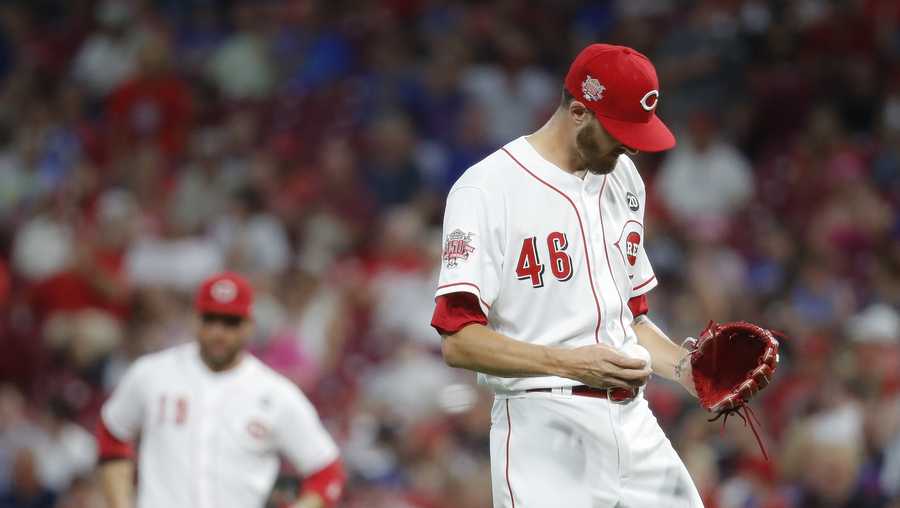 Nicholas Castellanos belts 2 home runs to lead the Cubs' 19-hit attack in a  12-5 rout of the Reds