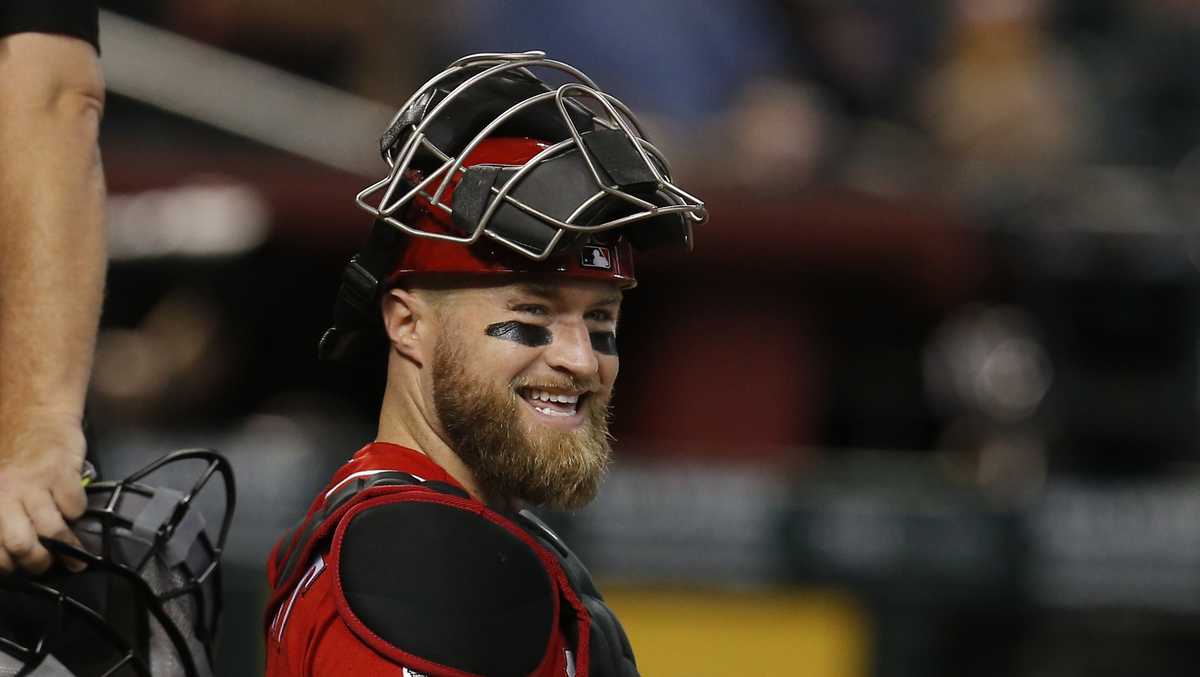 Reds' Tucker Barnhart buys dinner for 40+ families at Frisch's