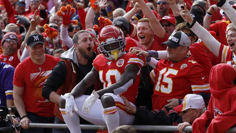 Titans' holding penalty allows Chiefs another shot at tying game