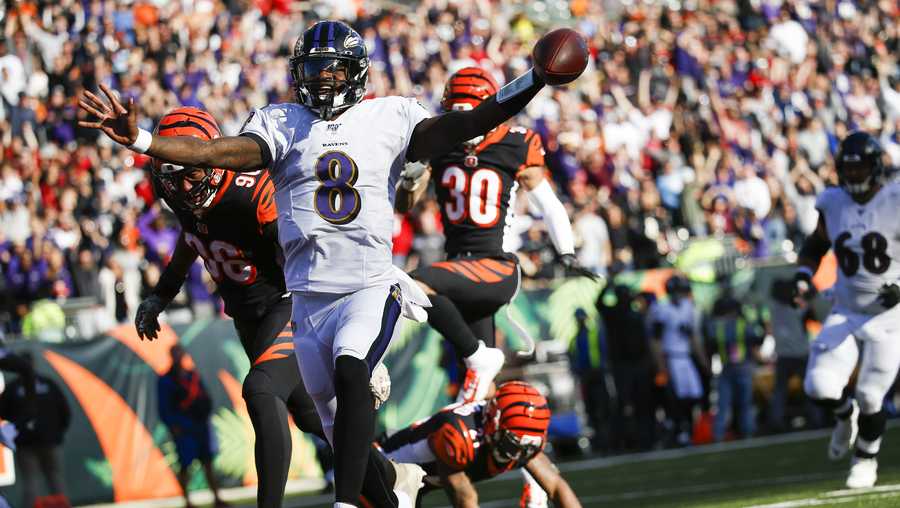 Lamar Jackson throws for 3 TDs as Ravens rout Bengals 49-13