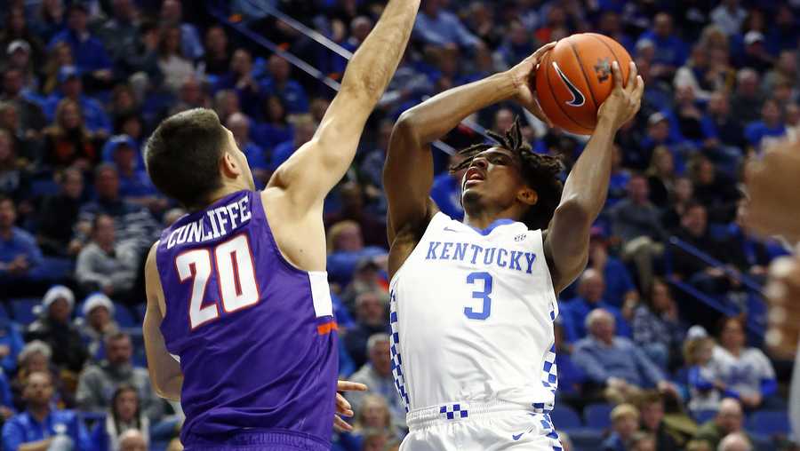 Kentucky's Tyrese Maxey (3) shoots while defended by Evansville's Sam Cunliffe (20) during the first half of an NCAA college basketball game in Lexington, Ky., Tuesday, Nov. 12, 2019. (AP Photo/James Crisp)
