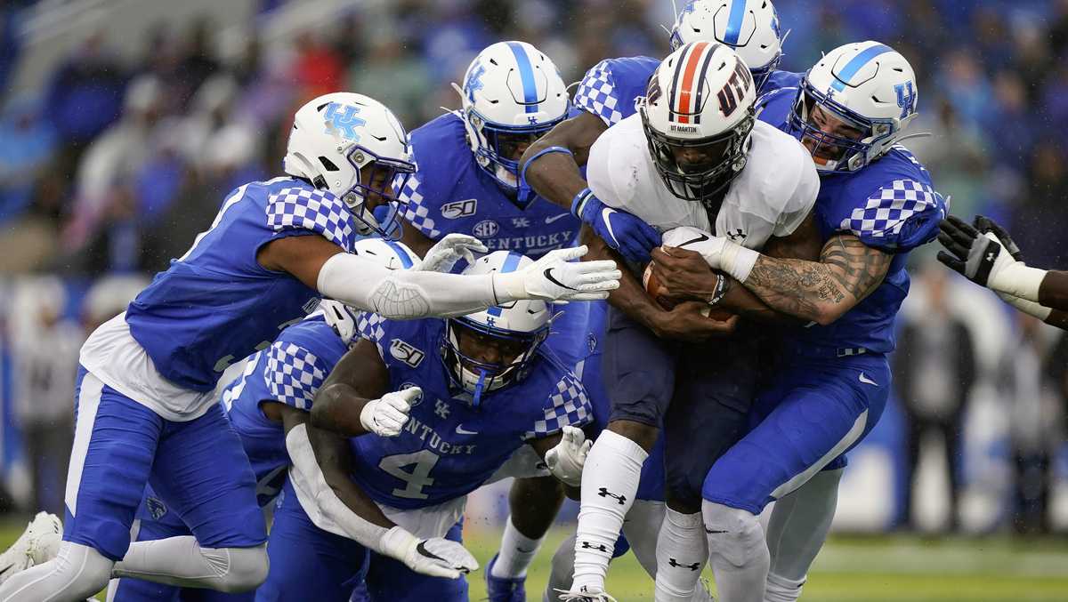 Kentucky secures bowl eligibility with dominating win over UT Martin