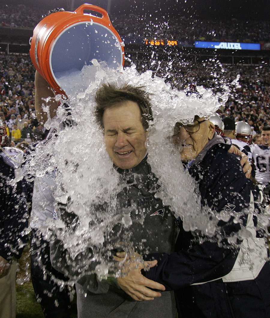 Tedy Bruschi of the New England Patriots celebrates as time winds down in  Superbowl XXXIX in Jacksonville, Florida on February 6, 2005. (UPI  Photo/John Angelillo Stock Photo - Alamy