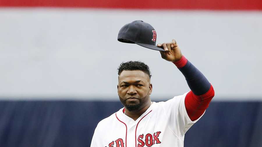Boston Red Sox's David Ortiz tips his cap to the crowd during ceremonies before a baseball game against the Toronto Blue Jays in Boston, Sunday, Oct. 2, 2016. (AP Photo/Michael Dwyer)