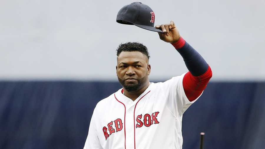 Boston Red Sox's David Ortiz tips his cap to the crowd during ceremonies before a baseball game against the Toronto Blue Jays in Boston, Sunday, Oct. 2, 2016. (AP Photo/Michael Dwyer)