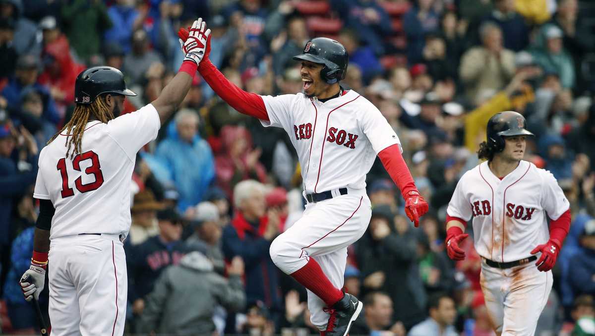 Red Sox right fielder Mookie Betts wins Gold Glove