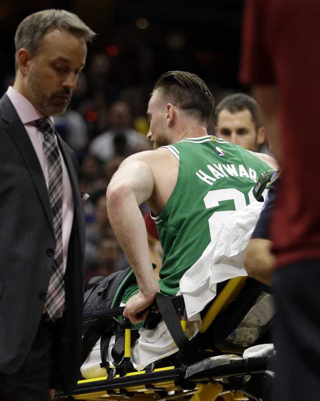 A impressionante lesão de Gordon Hayward, Imagens impressionantes da grave  lesão de Gordon Hayward, dos Boston Celtics. Tudo aconteceu esta madrugada.  O jogador sofreu uma dupla fratura da tíbia