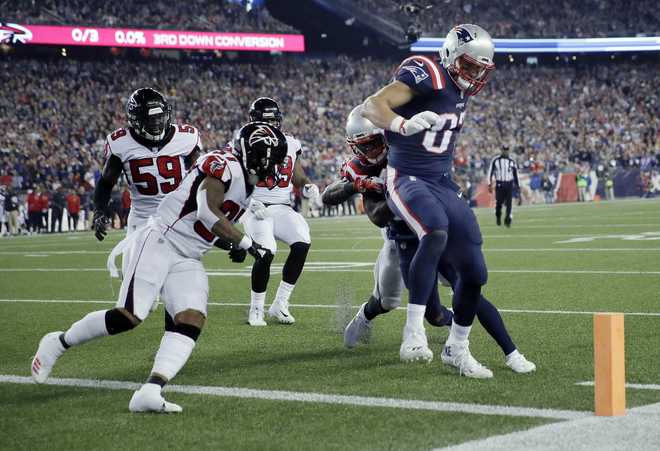 Patriots beat Falcons in fog-filled Super Bowl rematch