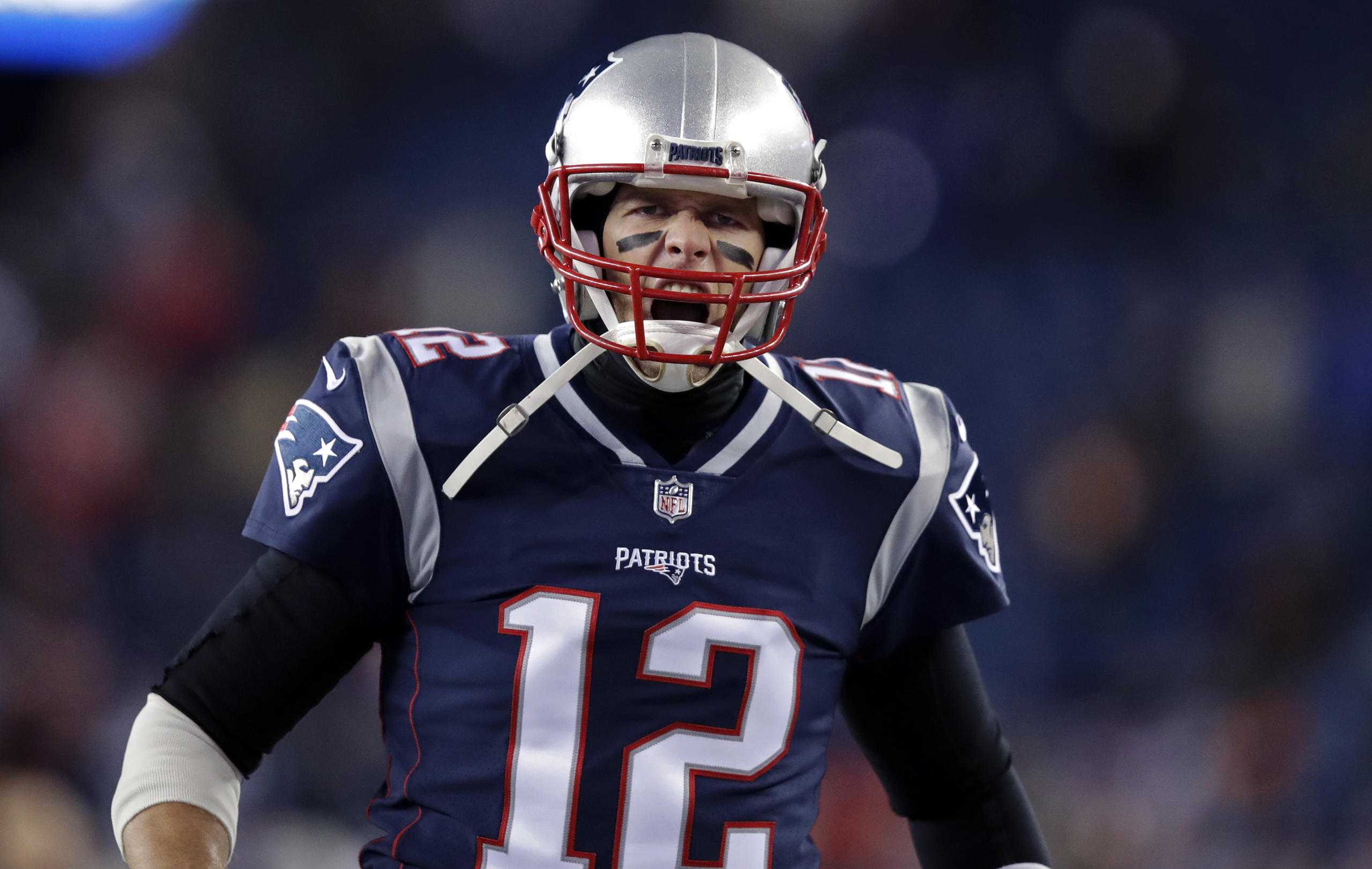 tom brady rainbow gloves