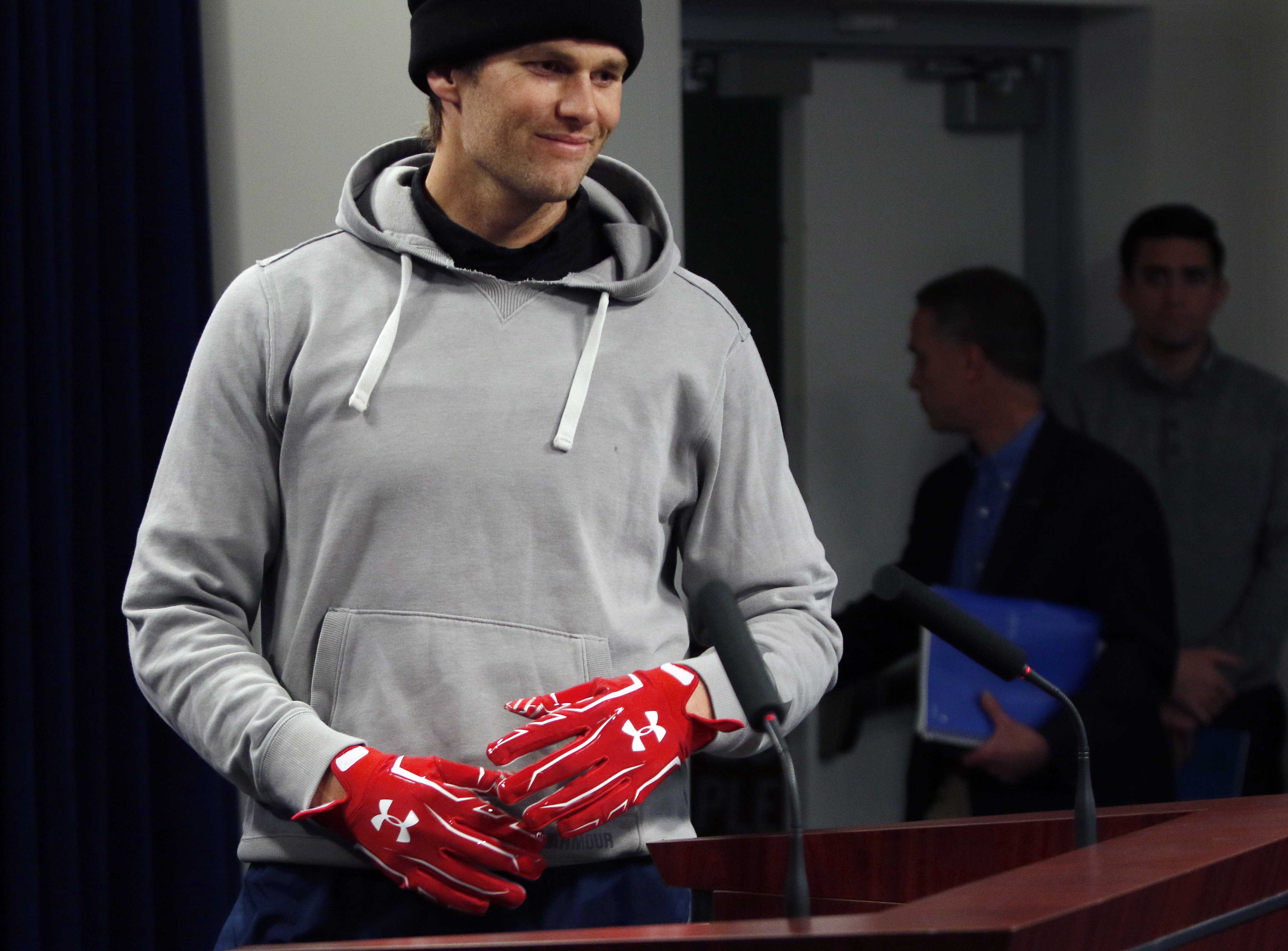 Tom brady hot sale rainbow gloves