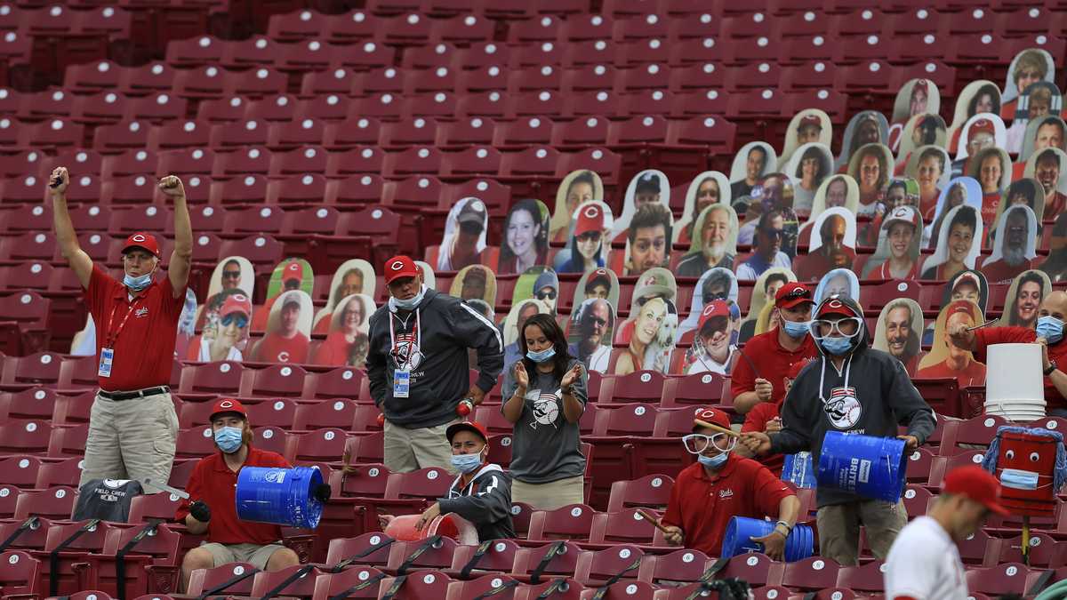 Shoutout to the Reds grounds crew The best (and only) fans in Major