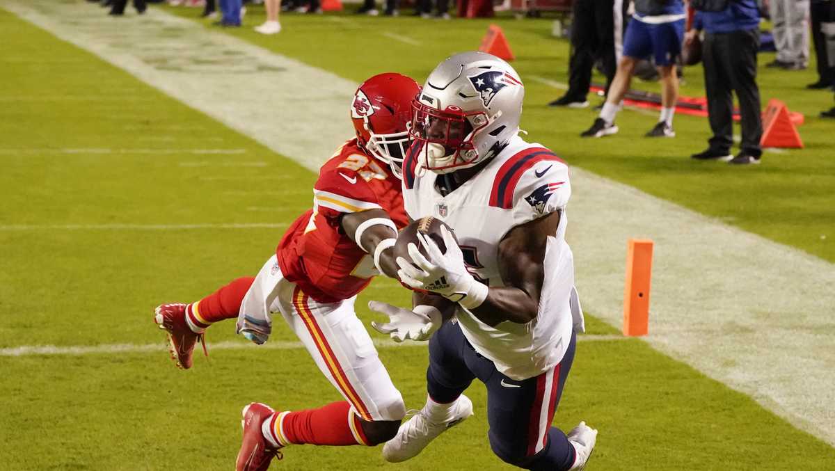 Chiefs game: Chiefs defeat Patriots, 26-10