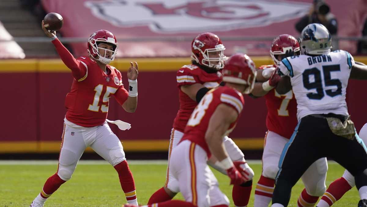 Chiefs hold on to beat Panthers, 33-31