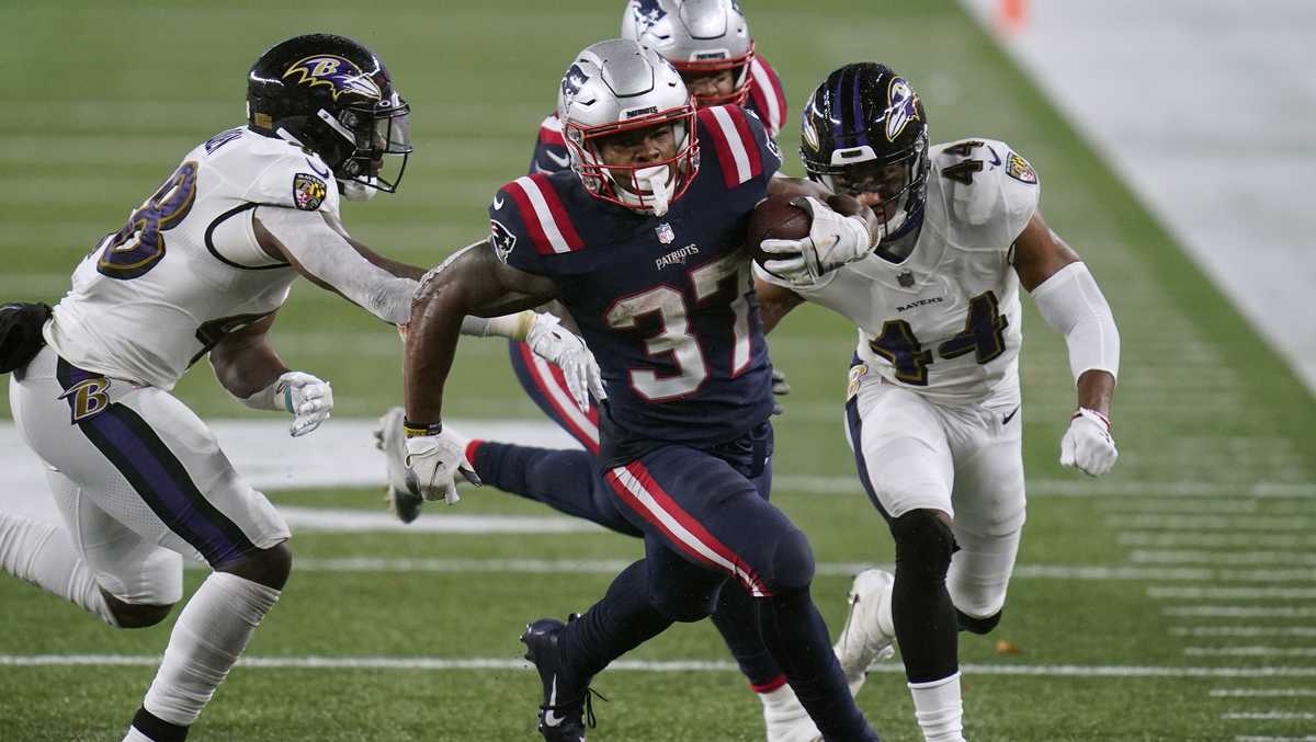 Patriots vs. Ravens score, takeaways: Lamar Jackson throws four TD