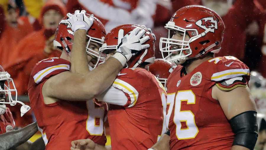 Chiefs rout Broncos on Christmas day
