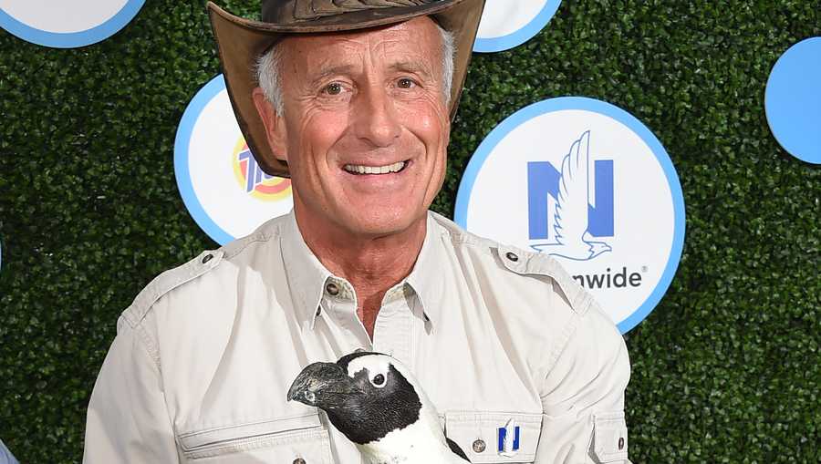 Jack Hanna poses with a penguin as he arrives at Safe Kids Day at Smashbox Studios on Sunday, April 24, 2016, in Culver City, Calif. (Photo by Jordan Strauss/Invision/AP)