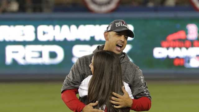 Alex Cora sent meaningful message to Christian Vázquez after World