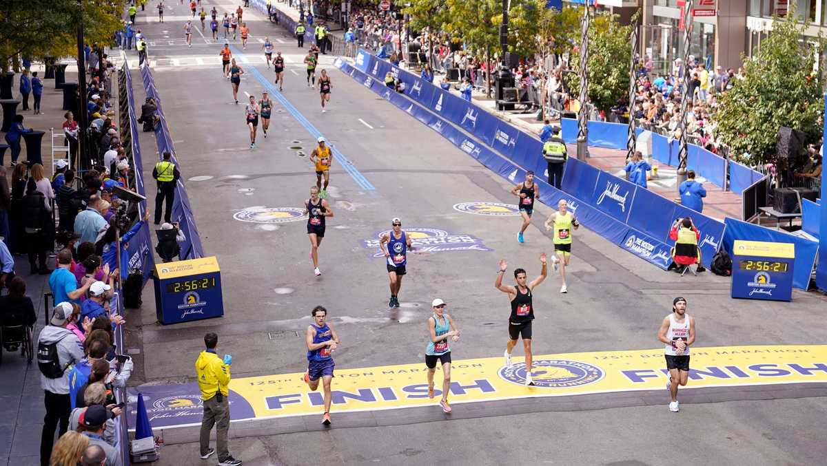 https://kubrick.htvapps.com/htv-prod-media.s3.amazonaws.com/images/ap-boston-marathon-finish-line-2021-1677507272.jpg?crop=1.00xw%3A0.846xh%3B0%2C0.139xh&resize=1200%3A%2A
