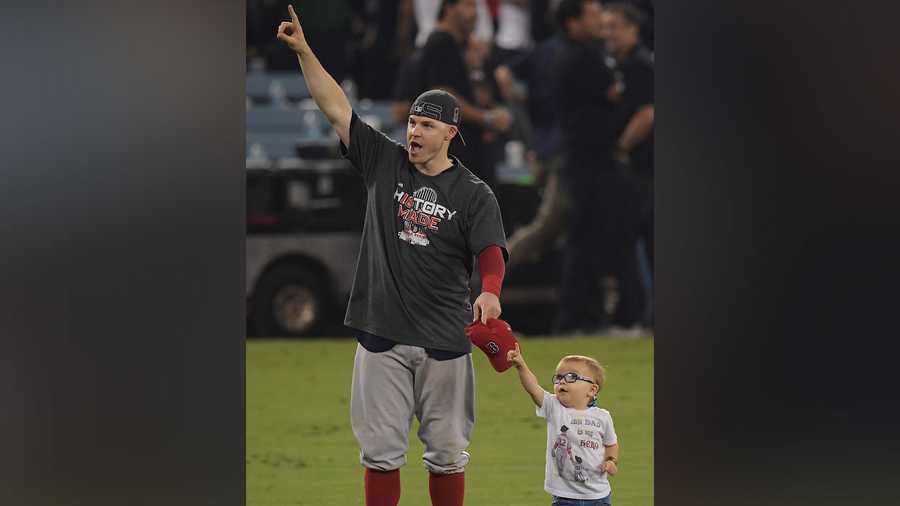 Fan favorite Brock Holt sends heartfelt thank you to Red Sox Nation