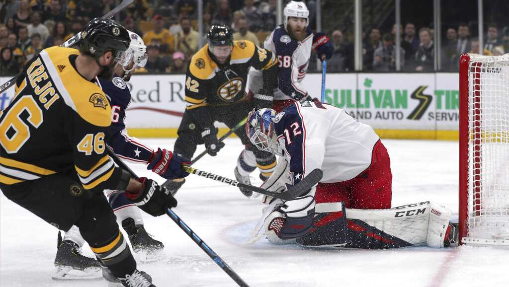 Bruins score in final minutes to take 32 series lead over Blue Jackets