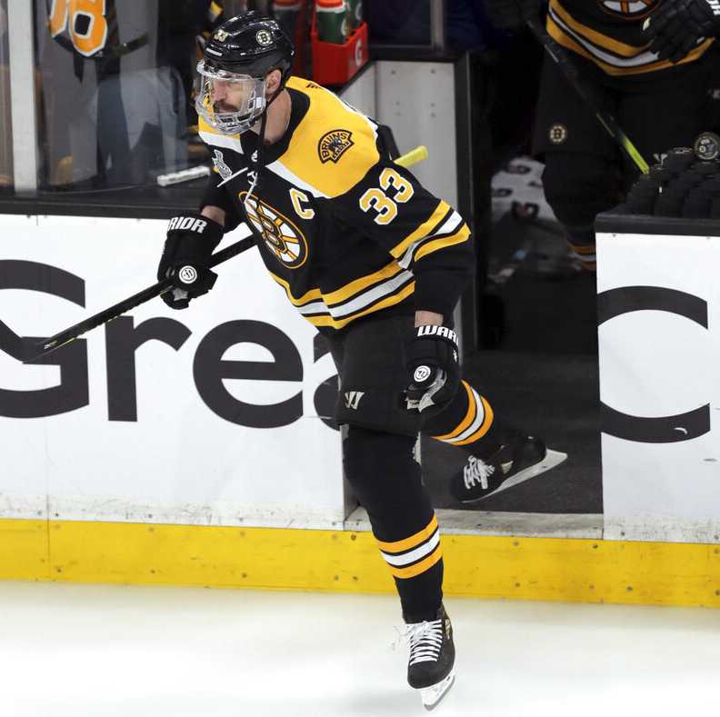 Zdeno Chara given hero's sendoff in possibly his last NHL Game