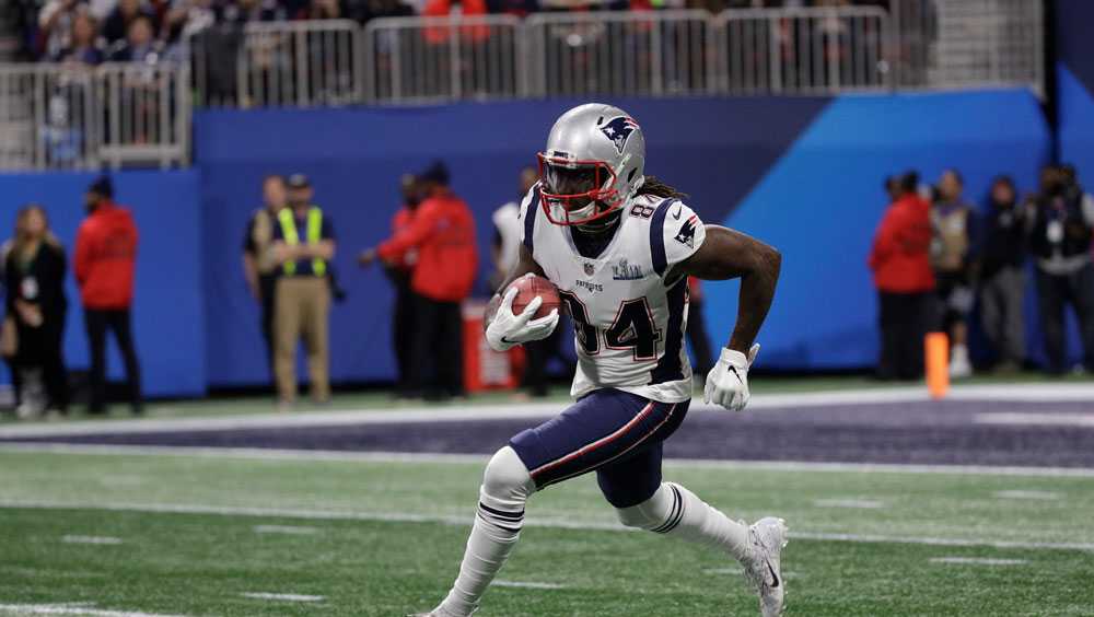 Cordarrelle Patterson of the New England Patriots runs with the ball