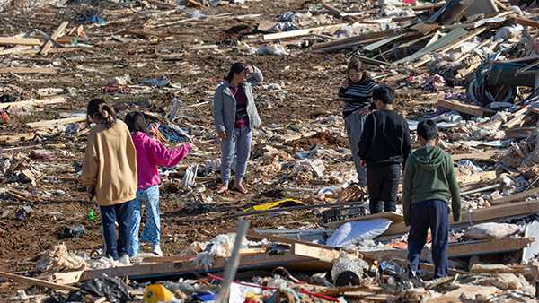 Kentucky man dies of heart attack during storm cleanup - Vimarsana News