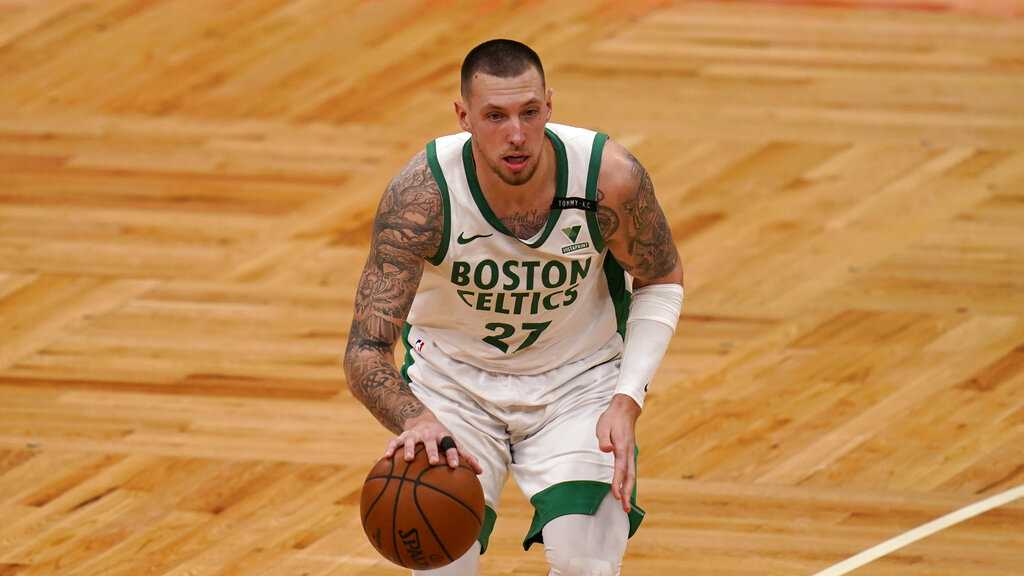 Celtics extend qualifying offer to Daniel Theis - Eurohoops