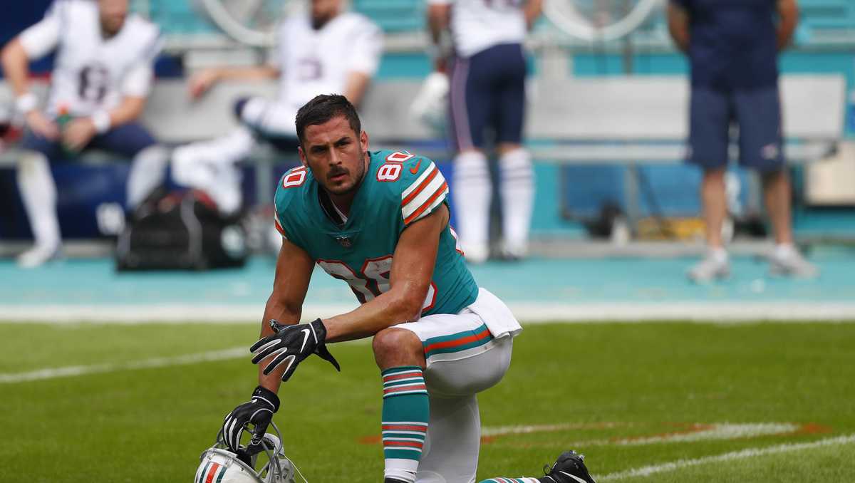 Miami Dolphins wide receiver Danny Amendola warms up on the field