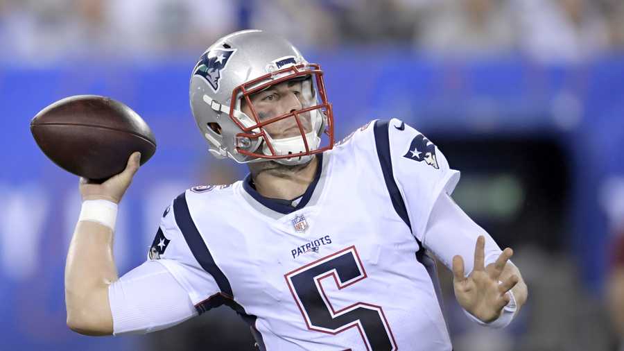 New England Patriots quarterback Danny Etling throws a pass against the New York Giants during the first half of an NFL preseason football game, Thursday, Aug. 30, 2018, in East Rutherford. (AP Photo/Bill Kostroun)