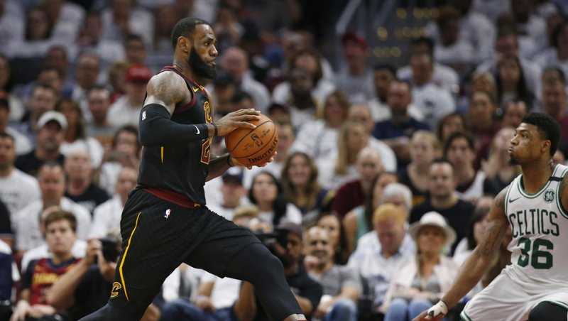 LeBron James went to check on Gordon Hayward in the locker room