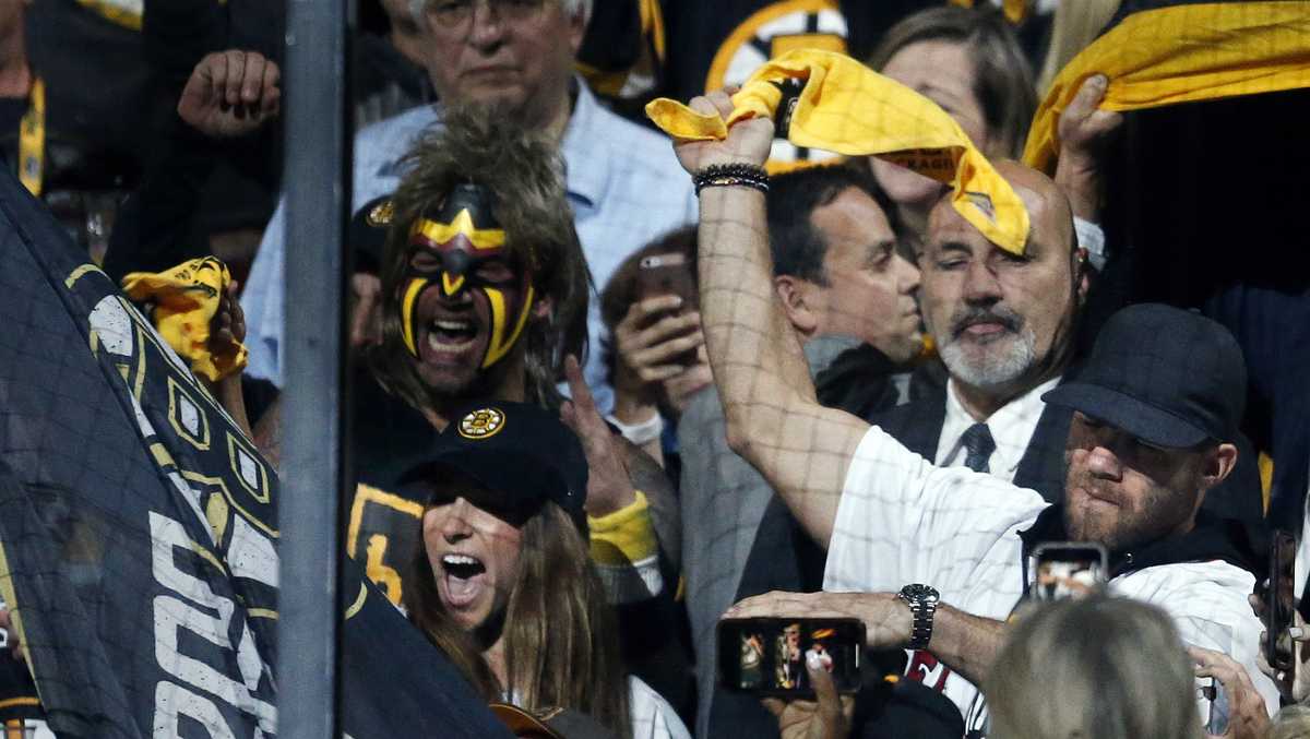 'Fist Bump Kid' fires up Bruins fans before Game 7; joined by Julian ...