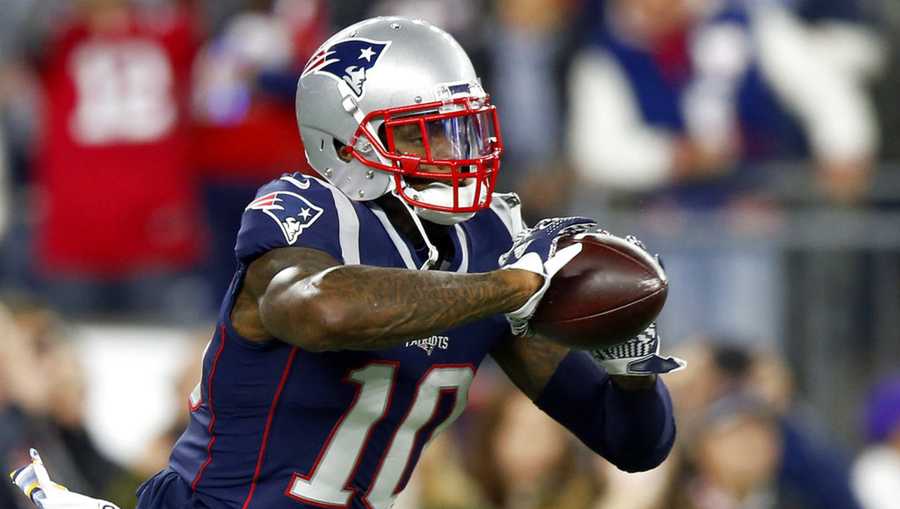 Former Patriots receiver Josh Gordon added to Titans' roster in time for  Monday Night Football - The Boston Globe