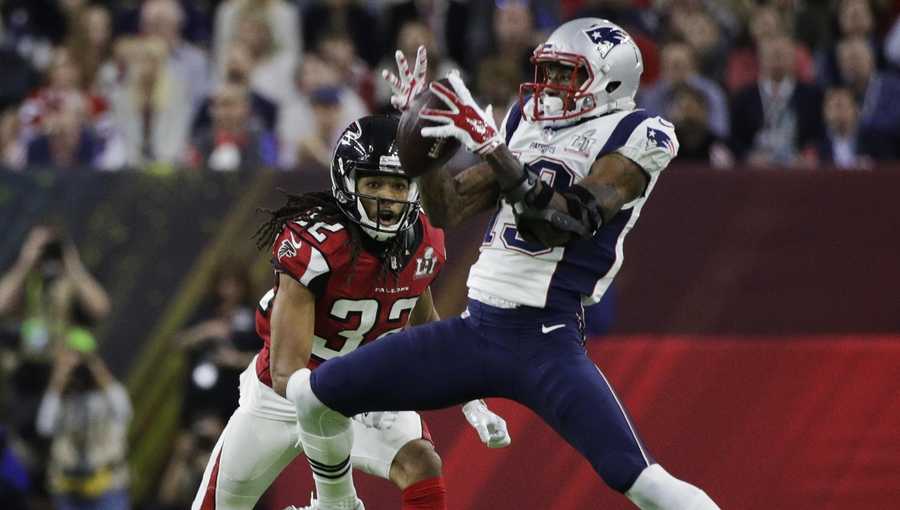 New England Patriots' Malcolm Mitchell, right, catches a pass under pressure from Atlanta Falcons' Jalen Collins during the first half of the NFL Super Bowl 51.