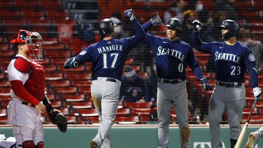 Mariners rally in extra innings to beat Red Sox