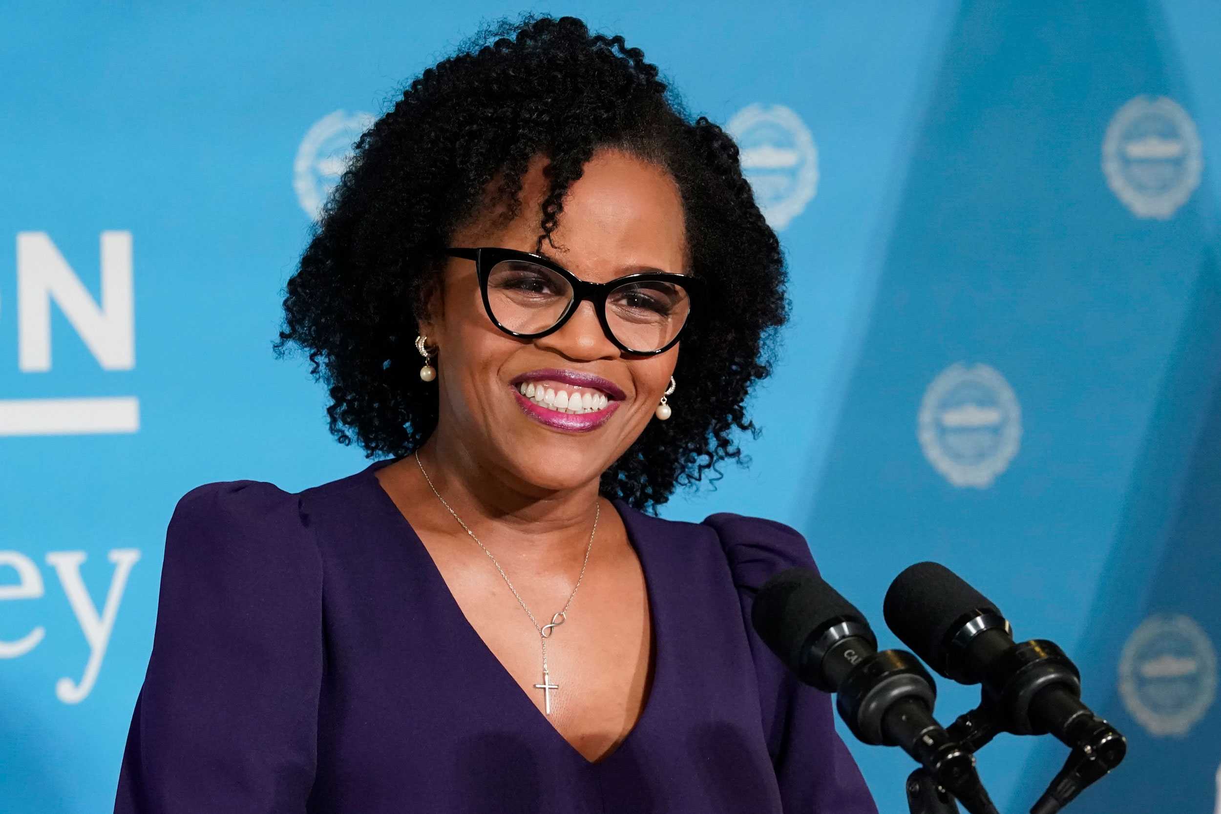 [https://kubrick.htvapps.com/htv-prod-media.s3.amazonaws.com/images/ap-mayor-kim-janey-boston-1616611618.jpg?crop/u003d1.00xw:0.846xh