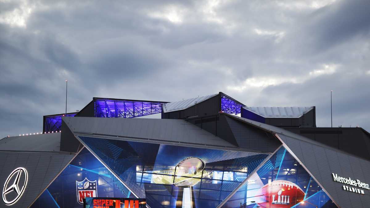 Atlanta stadium roof will be open pregame, closed during game